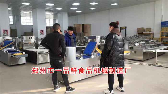 許昌老客戶考察350自動(dòng)疊片燴面機(jī)(圖3) 許昌老客戶考察350自動(dòng)疊片燴面機(jī)(圖3)